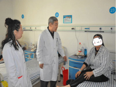 “只有病人对你产生了信任，他才会安心地配合治疗。”北京军海医院杨全兴